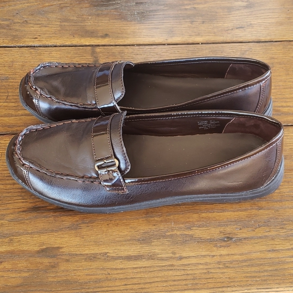 L.L. Bean women's brown leather loafers size 9.5